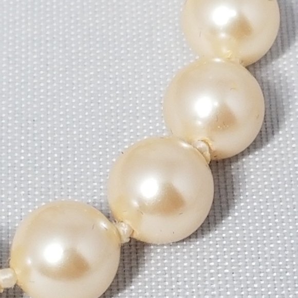 VINTAGE MONET SINGLE STRAND PEARL BRACELET - Picture 4 of 6